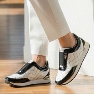 Karl Lagerfeld Paris Melody Black/White Faux Leather Platform Womens Sneakers 8